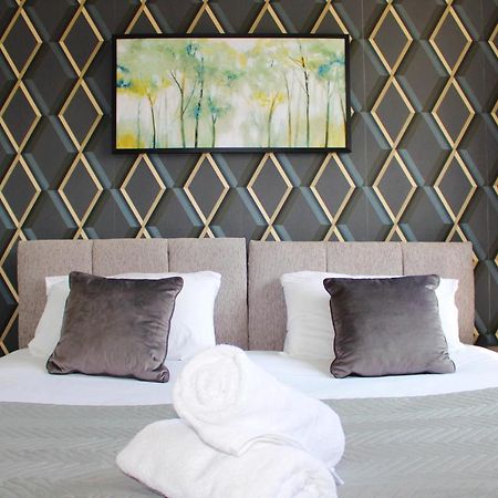 Homely And Budget Friendly 3 Bed House Sleeps 6 Free Parking! Milton Keynes Eksteriør billede