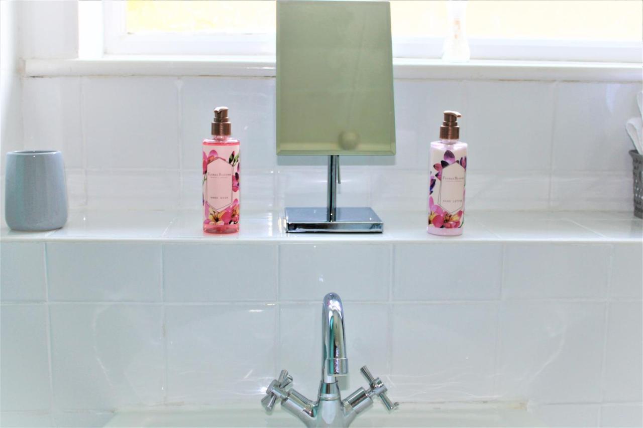 Homely And Budget Friendly 3 Bed House Sleeps 6 Free Parking! Milton Keynes Eksteriør billede
