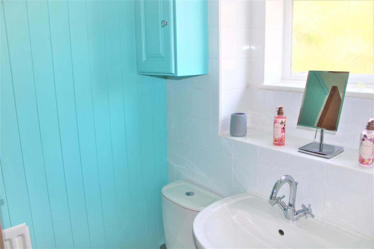 Homely And Budget Friendly 3 Bed House Sleeps 6 Free Parking! Milton Keynes Eksteriør billede