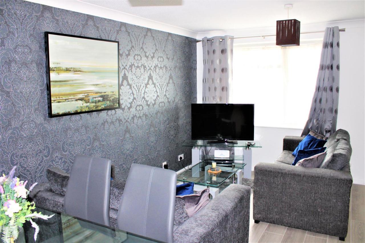 Homely And Budget Friendly 3 Bed House Sleeps 6 Free Parking! Milton Keynes Eksteriør billede