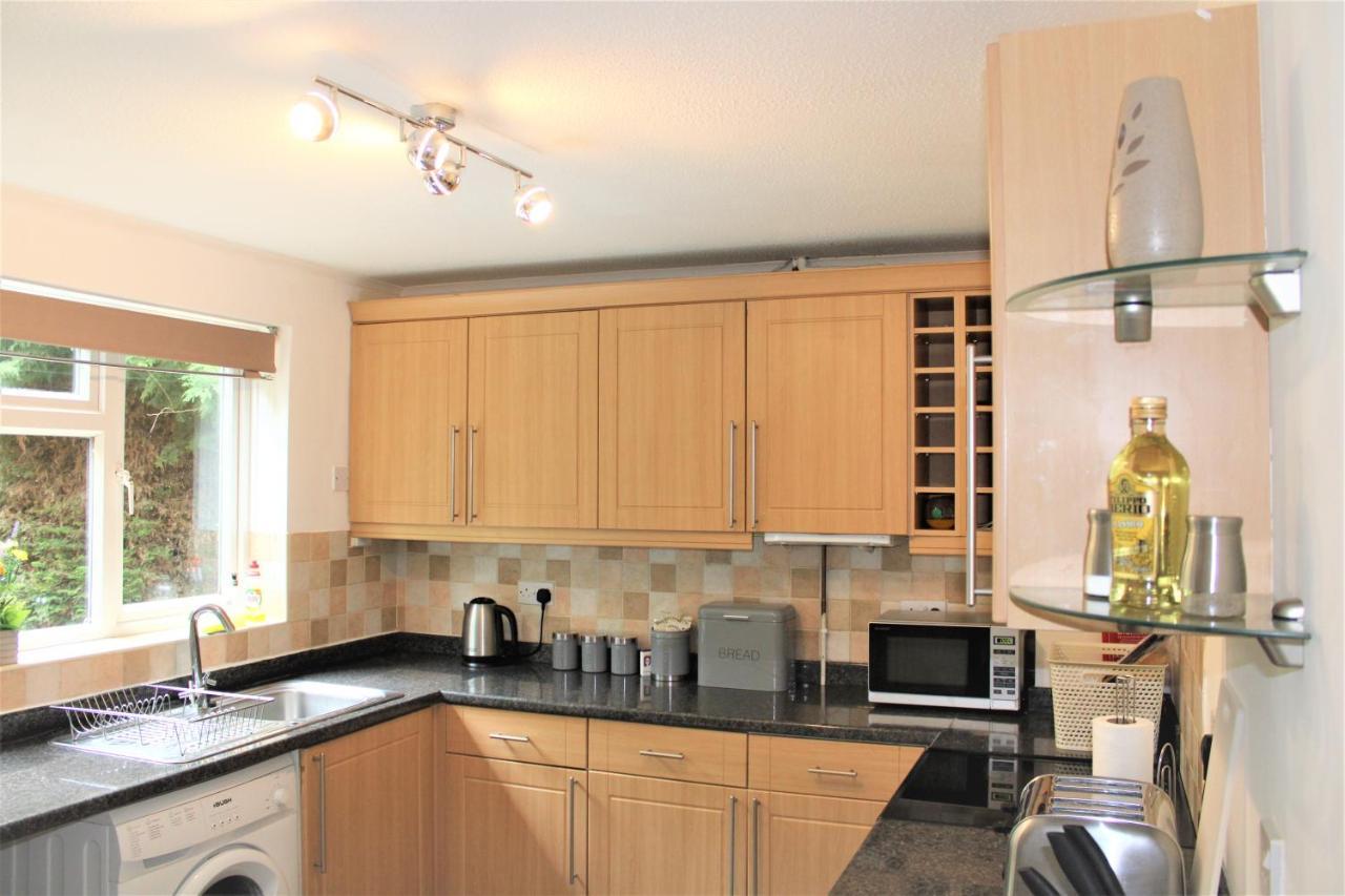 Homely And Budget Friendly 3 Bed House Sleeps 6 Free Parking! Milton Keynes Eksteriør billede